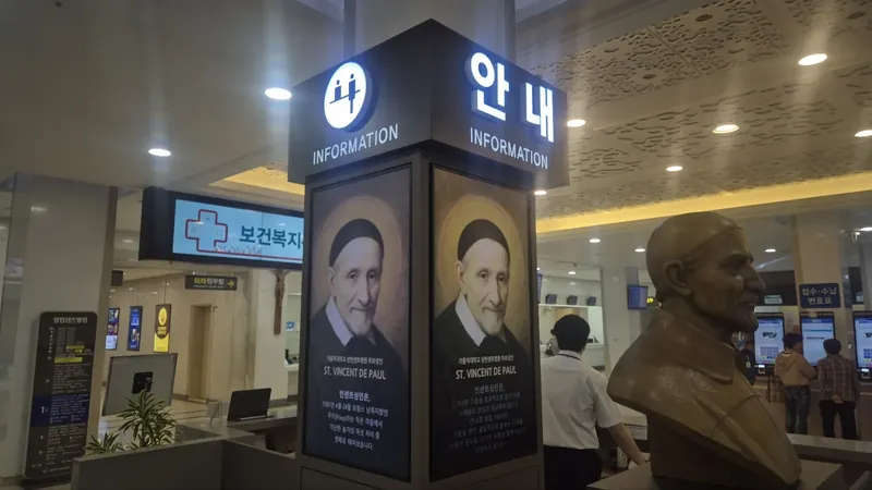 종합병원 안내데스크 4면 홍보 모니터